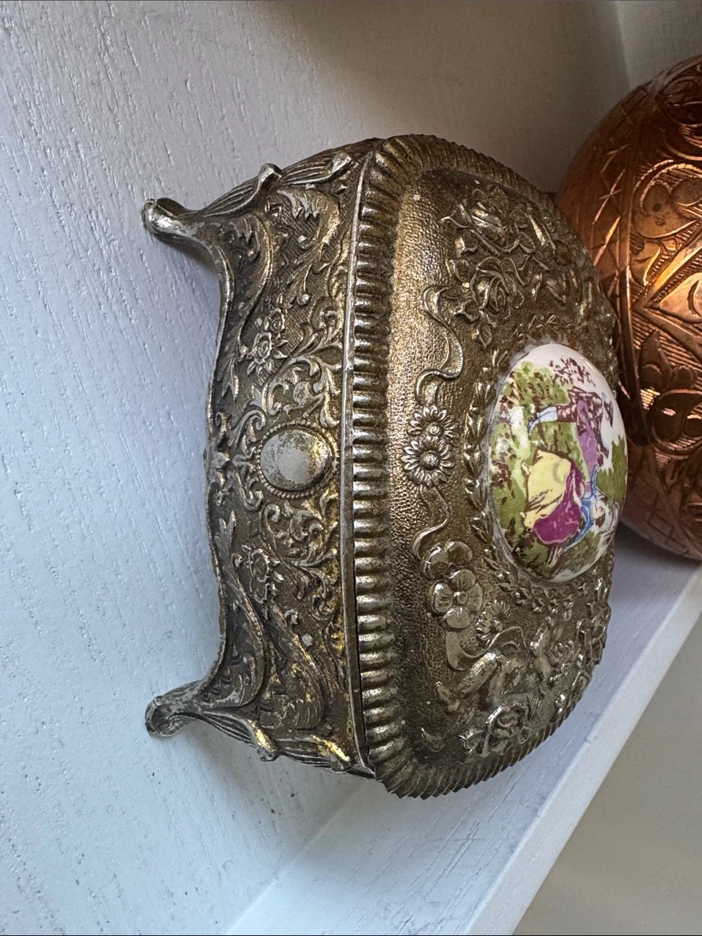 N/A ornate jewelry